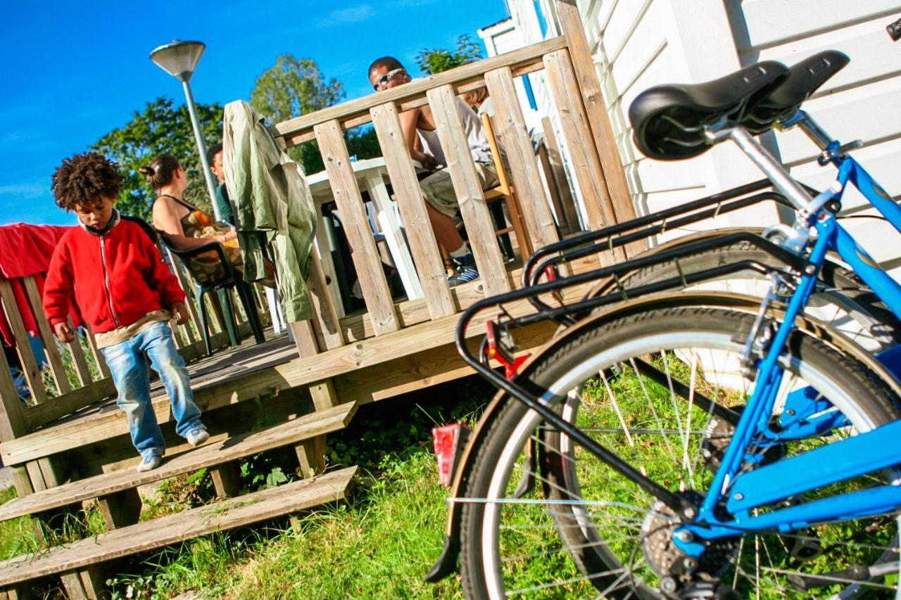 Camping Le Parc De Paris Villevaude Bagian luar foto