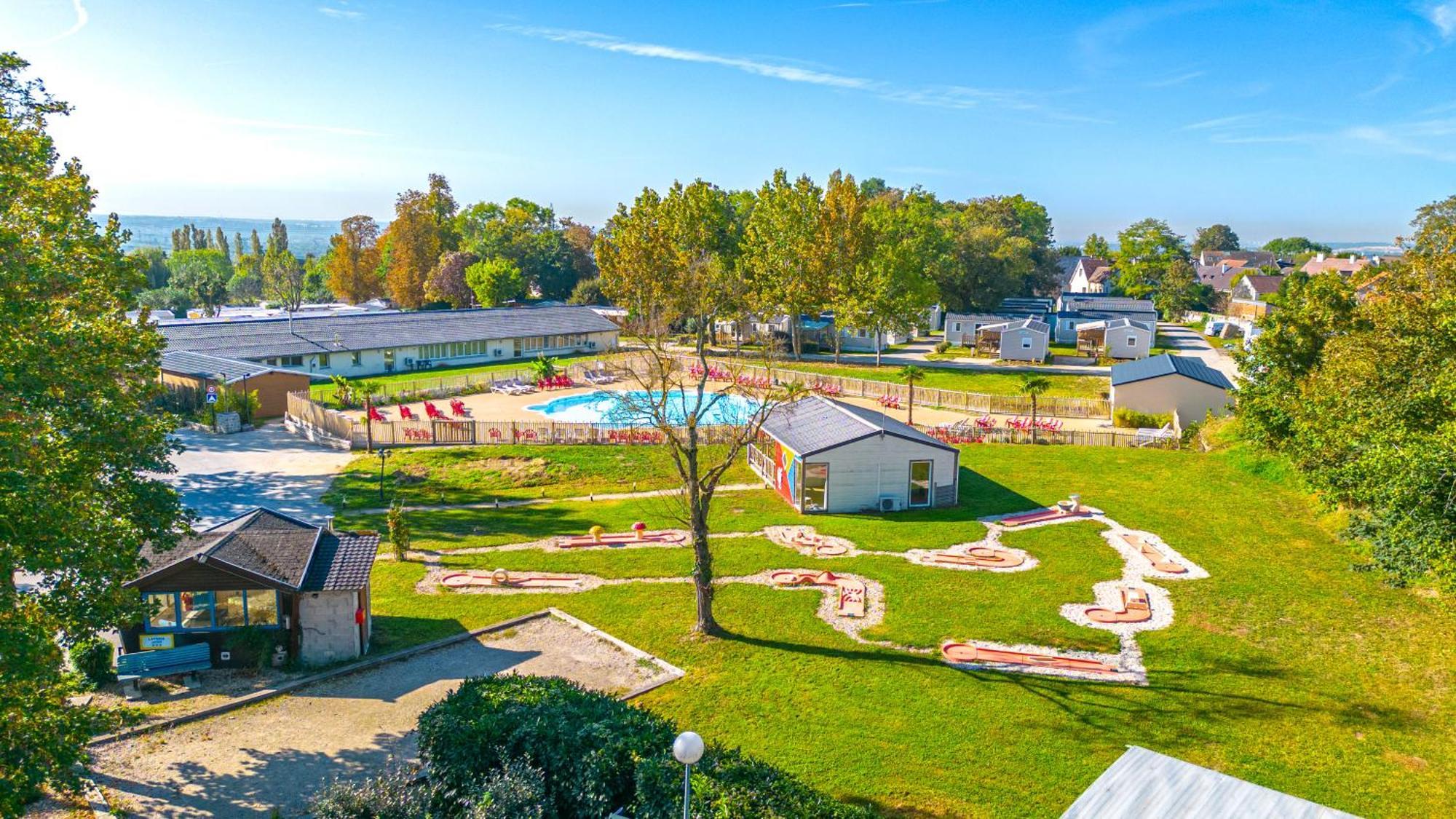 Camping Le Parc De Paris Villevaude Bagian luar foto
